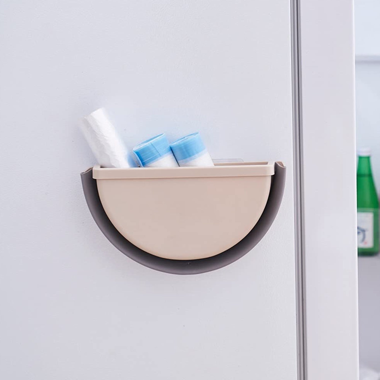 Hanging trash bin that fits in small spaces. Hanging trash bin that fits in small spaces.